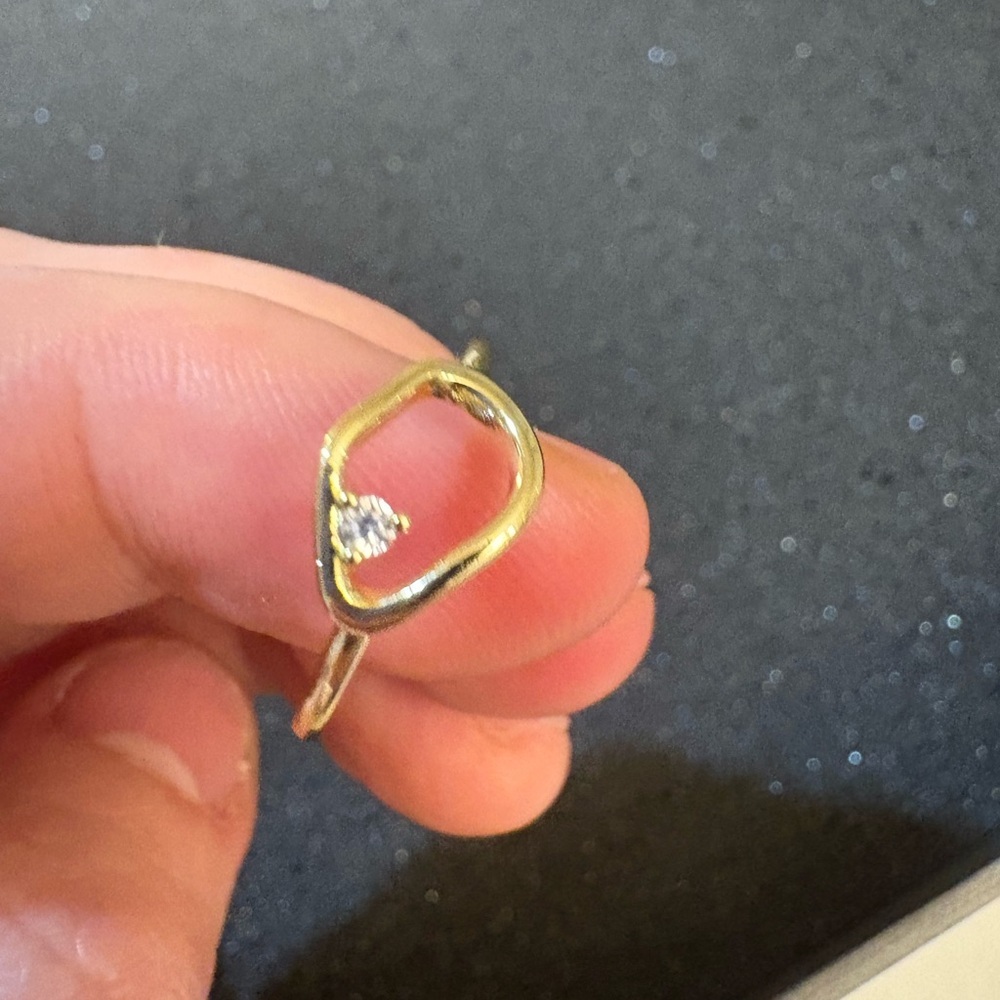 New Siizu ring , gold plated over  925 silver , grade AAA cubic zirconia